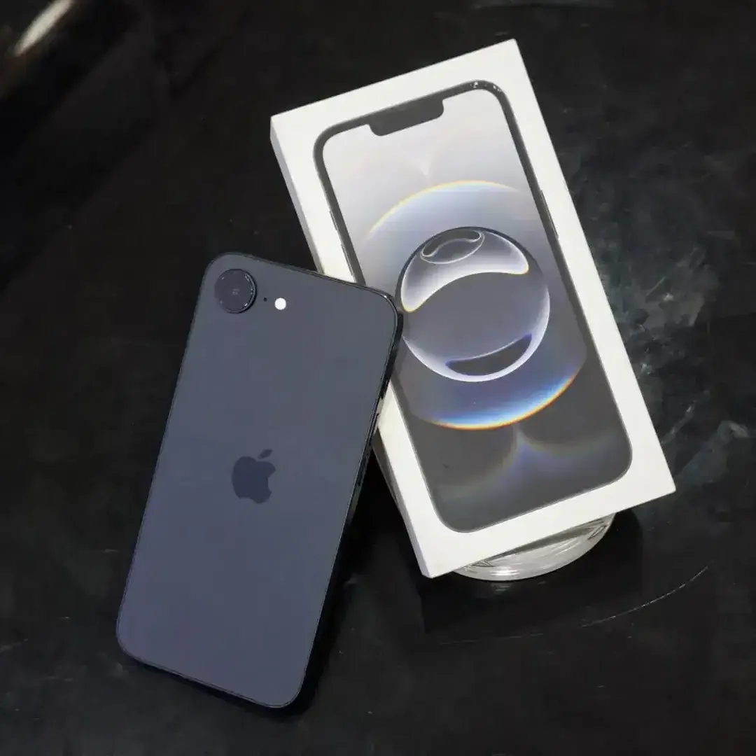 Second Like New iPhone 16e 128gb iBox EX Demo Bebas Nego Sepuasnya - Image 3 of 8