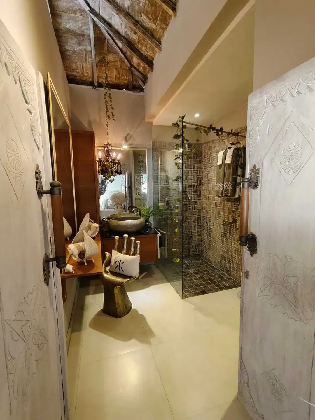 FOR SALE VILLA FULL FURNISHED LOKASI BAGUS DI SEMINYAK - Image 5 of 10