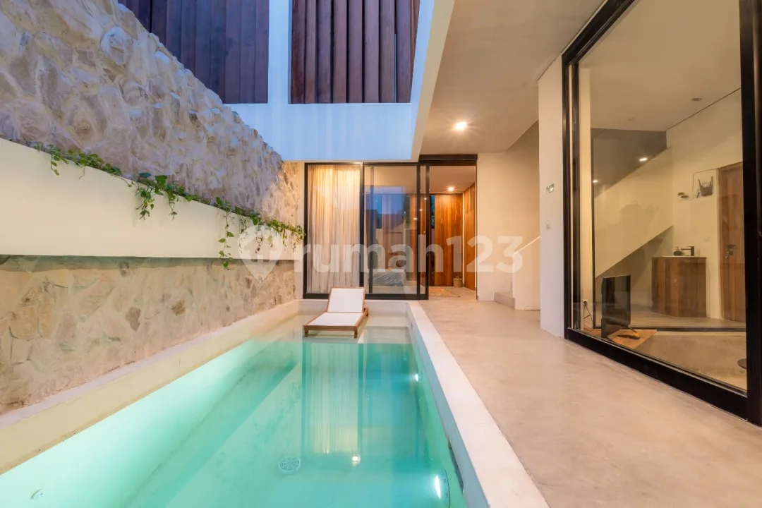 Luxurious And Stunning Villa Suitable For Living Or Invesment Close To Seminyak Beach - Image 3 of 4