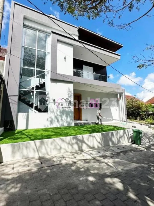 Modern Villa Mewah dengan Kolam Renang Pribadi di Kerobokan Canggu - Image 1 of 4