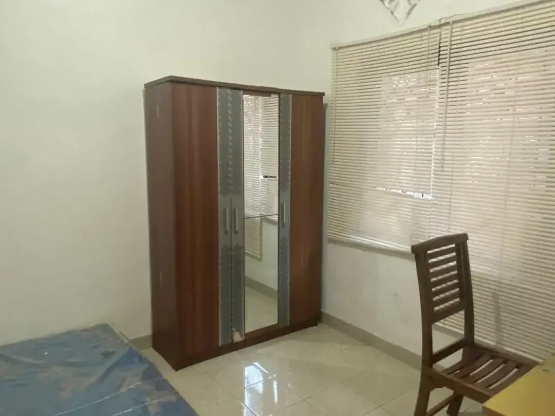KESEMPATAN LANGKA RUMAH KONTRAKAN FASILITAS PARKIR MOBIL TERSEDIA - Image 3 of 7