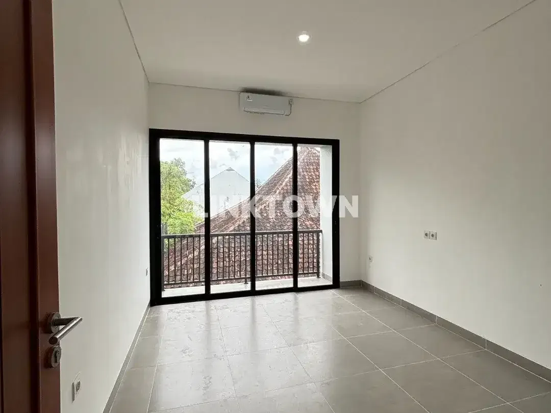 Dijual rumah semi villa modern tropis kawasan perumahan eksklusif hanya 9 unit lokasi di Kwanji, Dalung - Badung - Image 4 of 10