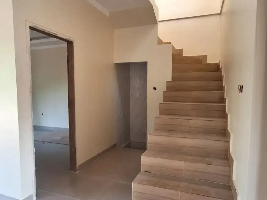 RUMAH BARU 2 LANTAI JL. AHMAD YANI UTARA PEGUYANGAN DENPASAR BALI - Image 4 of 10