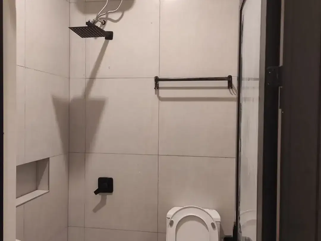 Kost Eksklusif 3 Lantai di Teuku Umar Lokasi Sangat Strategis - Image 10 of 10