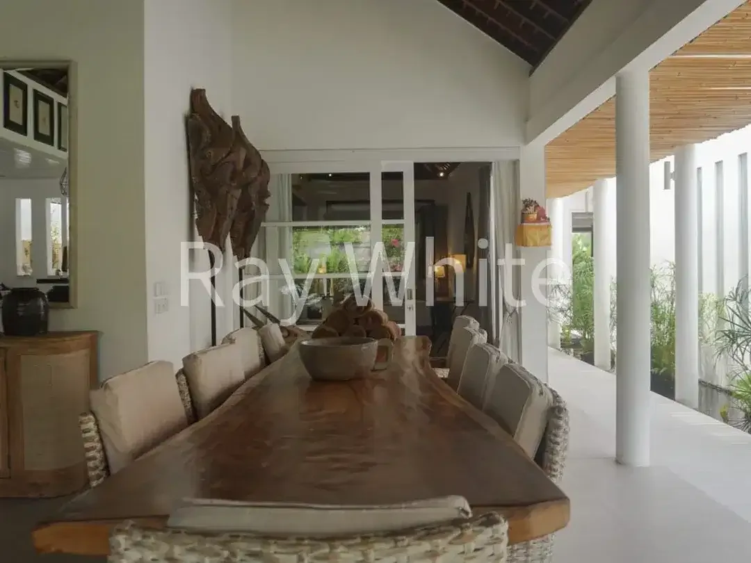 Leasehold - Tranquil 3-Bedroom Villa with Expansive Garden Prime Sanur - Image 8 of 10