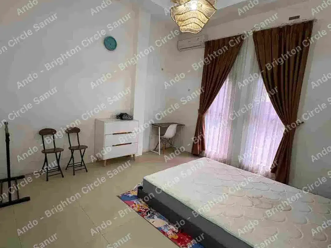 RUMAH MODERN 4 KAMAR TIDUR YANG BARU DIRENOVASI DAN DILENGKAPI PERABOT DI SANUR - Image 7 of 10