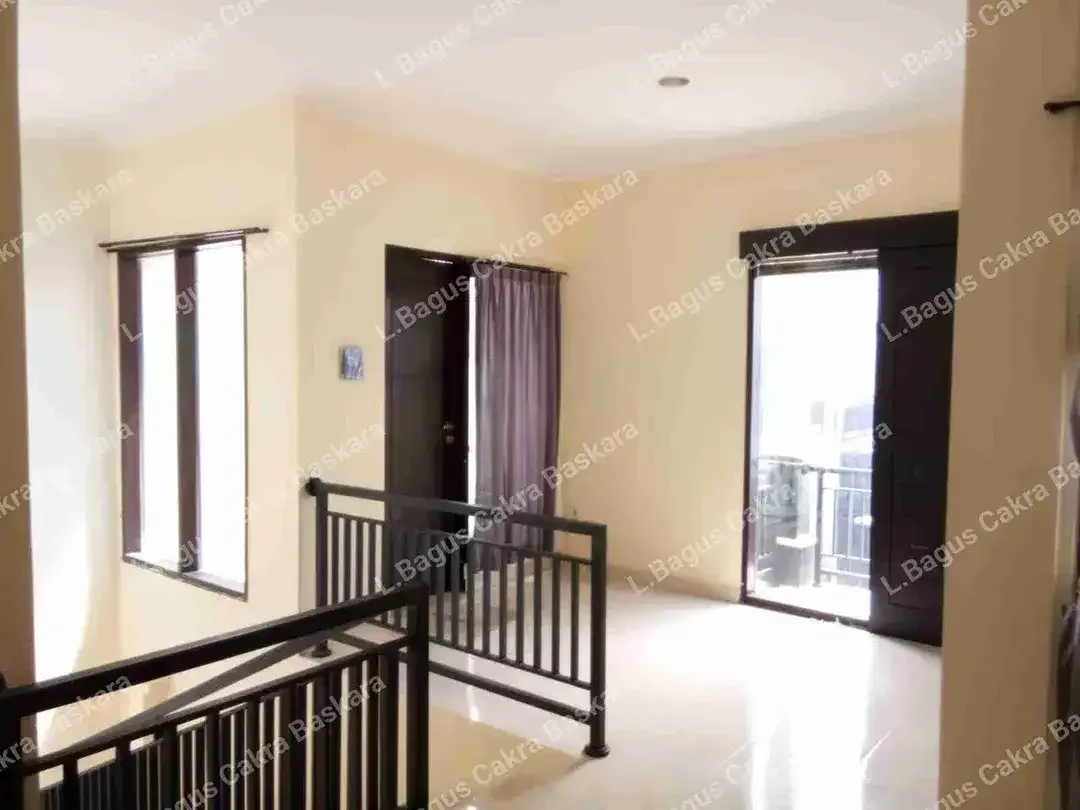 Disewakan Rumah 2 Lantai Siap Pakai Full Furnish
Perum Tukad Batanghari, Denpasar Selatan - Image 7 of 8