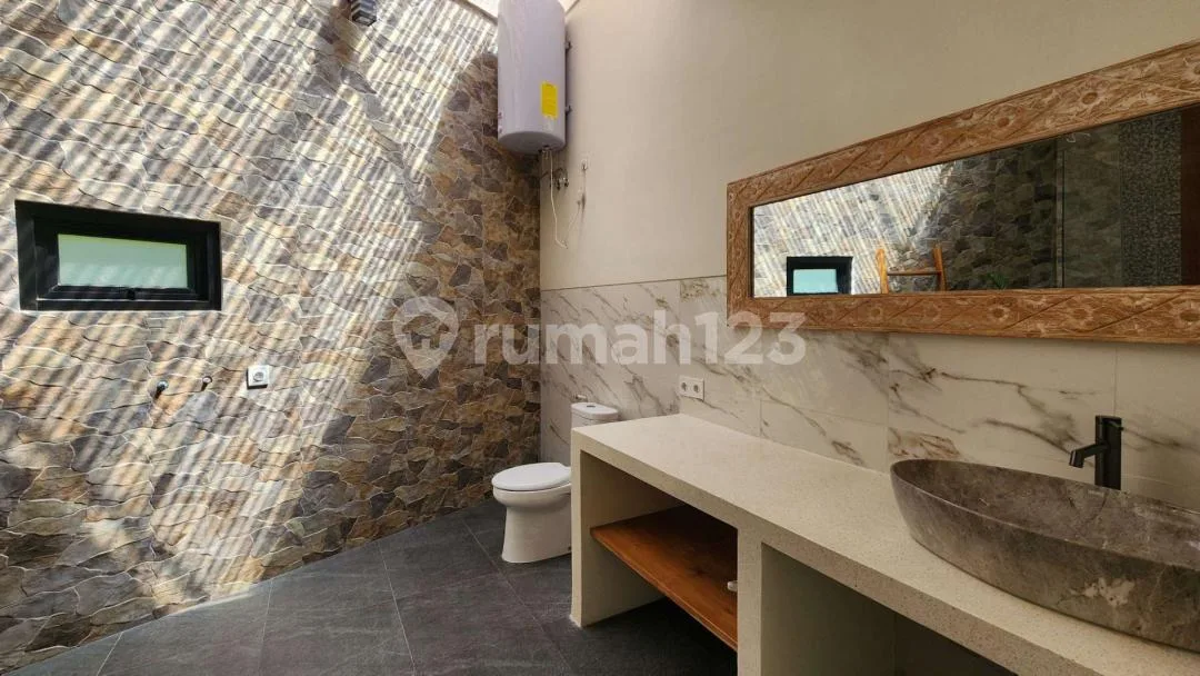 Sewa Brand New Villa Furnished, Strategis Area di Pering, Gianyar - Image 4 of 4