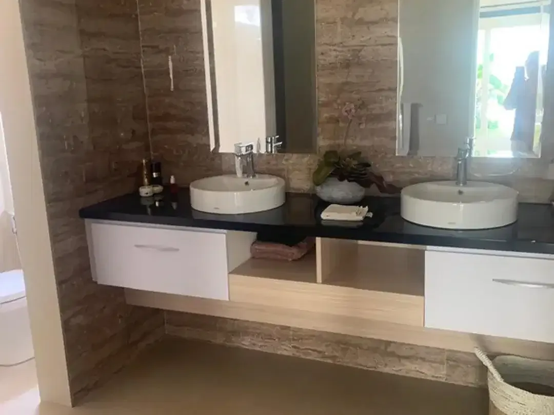 Leasehold - Spacious Renovated Villa with Large Garden in Prime Umalas Location - Image 6 of 9