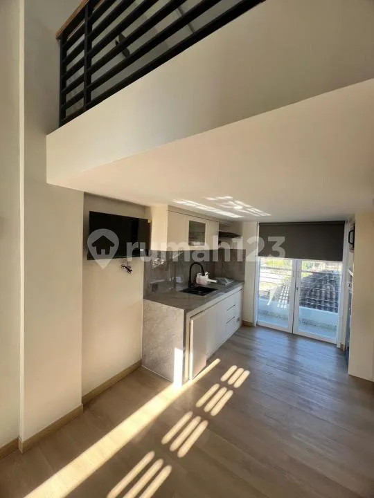 Disewakan - Hunian Modern dengan Gaya Mezzanine di Kawasan Nusa Dua, Fully Furnished, Dekat dengan Politeknik Pariwisata Bali - Image 2 of 4