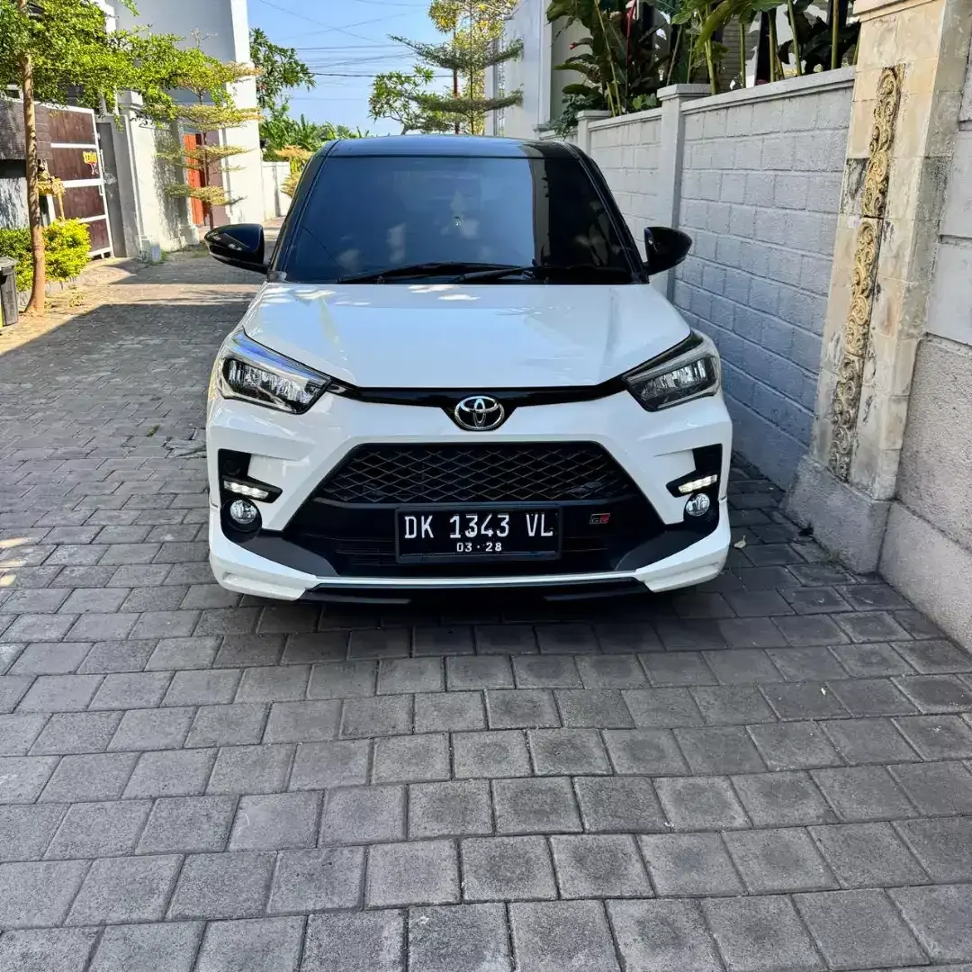Toyota Raize 1.0 GR two tone 2023 - Image 1 of 8