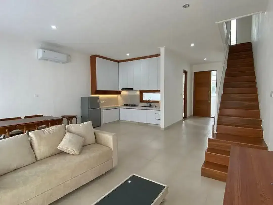 Villa Cantik Full Furnished 3 Kamar Disewakan di Kerobokan Kelod - Image 1 of 10