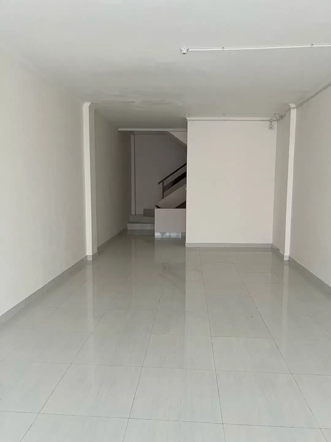 FOR RENT RUKO 3LT DI PINGIR JALAN UTAMA GATSU TENGAH BALI - Image 3 of 9