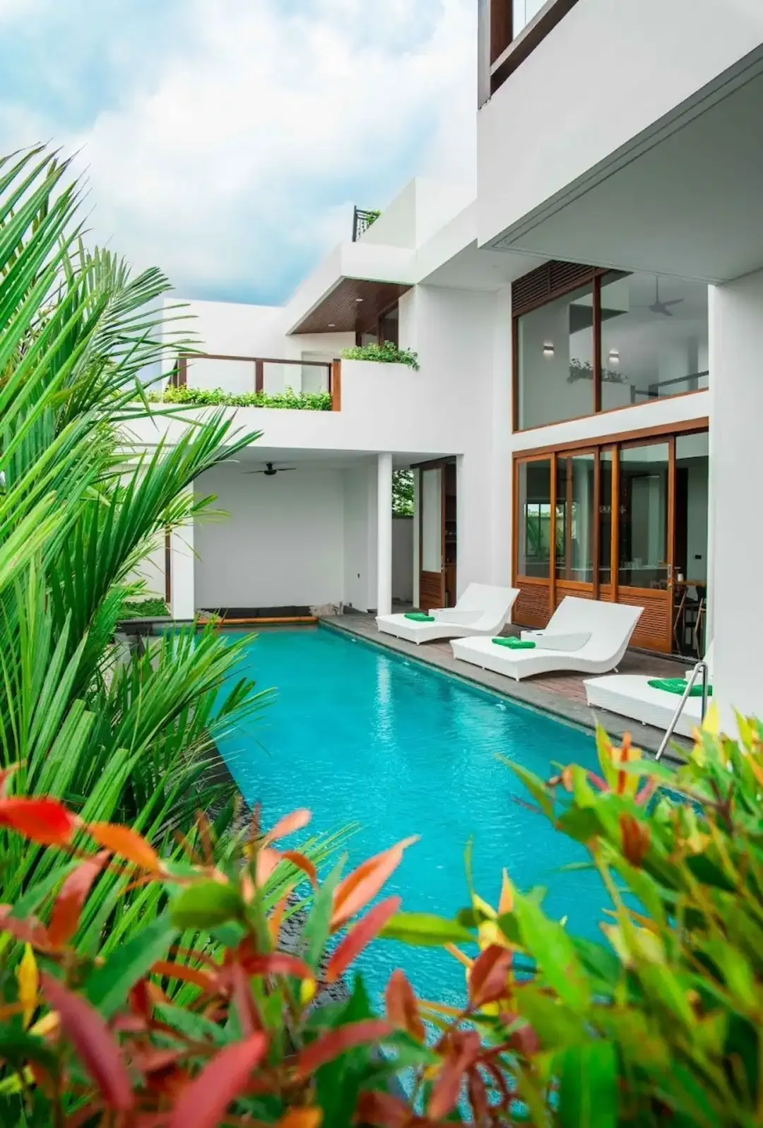 Modern 5-Bedroom Villa for Yearly Rental - Image 3 of 10