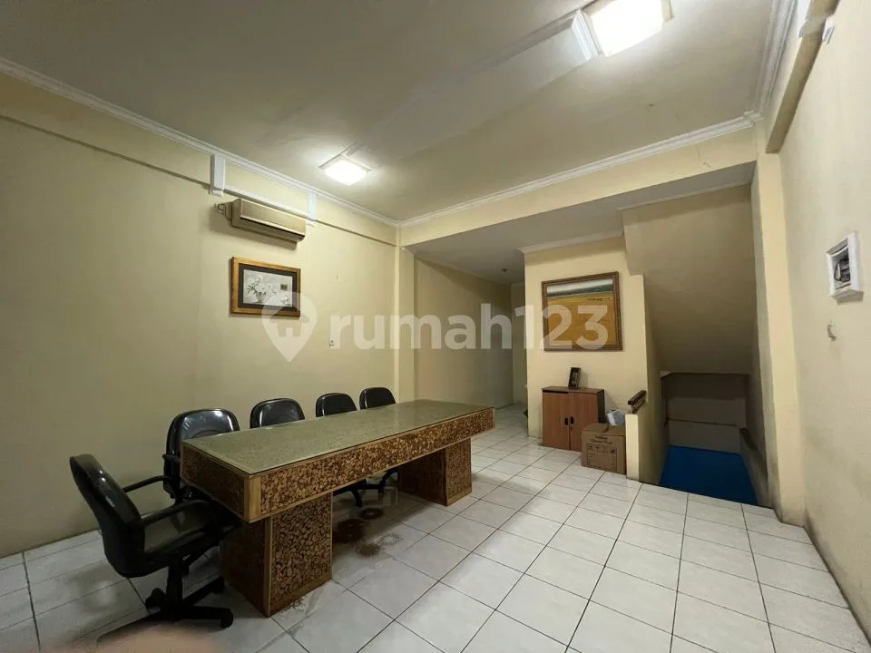 3 Storey Shophouse In Business Area Diponegoro, Denpasar, Close to Teuku Umar, Mall and Puputan Park - Image 2 of 4