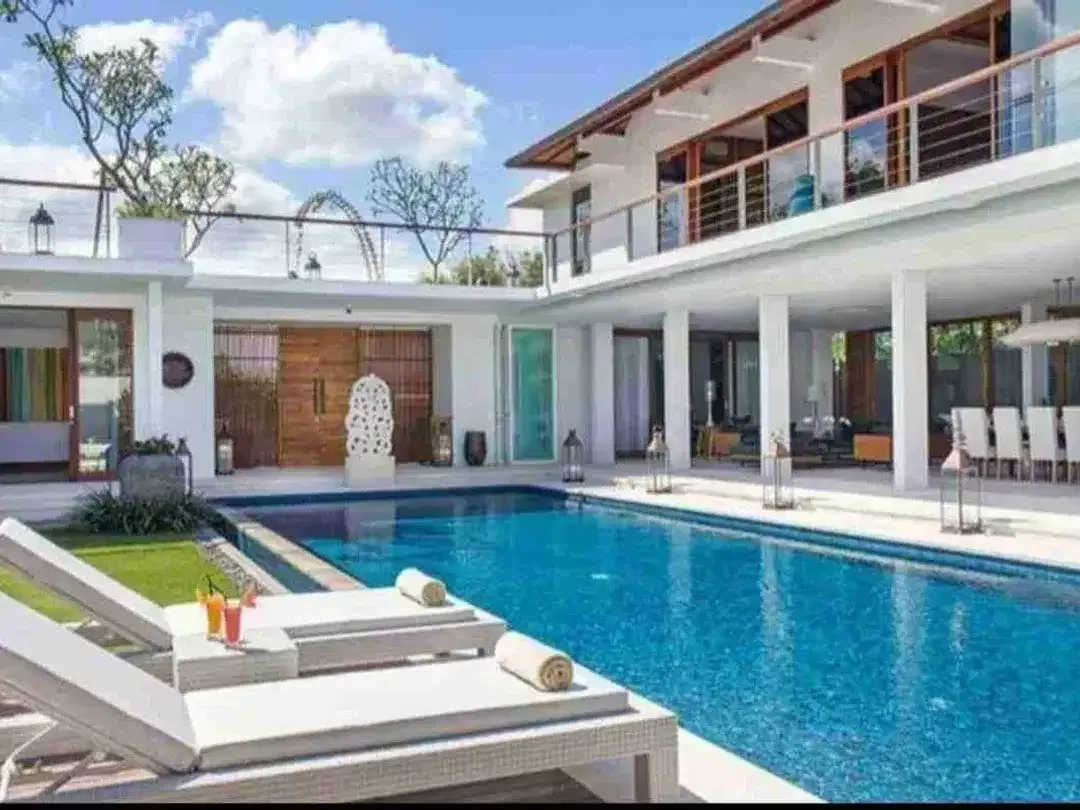 Luxury Villa 300 meter Walking Distance ke Pantai Petitenget - Image 2 of 10