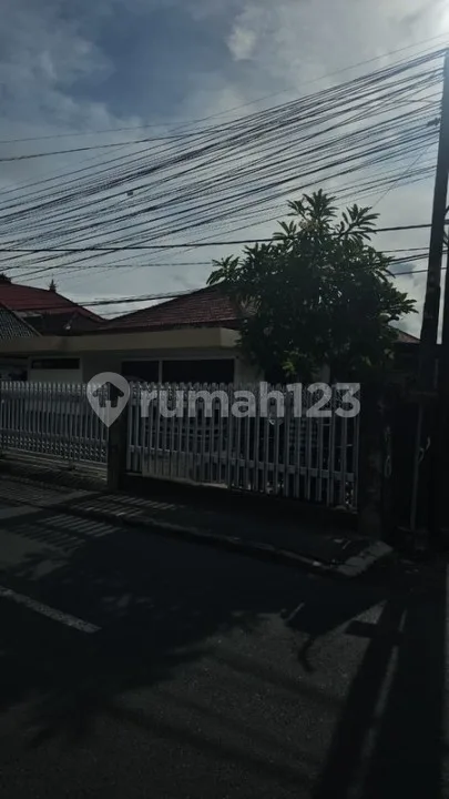 Rental - Rare 900 sqm Land + 200 m2 House in Exclusive Renon, Denpasar - BALI - Image 2 of 4