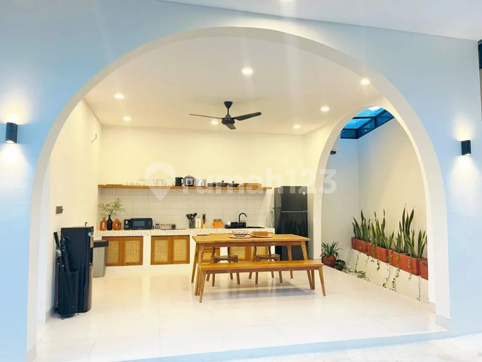 Modern Tropical Mediteranean Style Villa At Cluster Onegate System Area Jalan Batan Kangin , Padonan Canggu Near Batu Bolong Canggu...550 Meters To Raw Gym Bali , 5 Minutes To Bali Social Club , 10 - Image 3 of 4