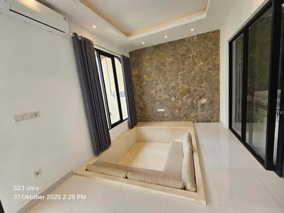 Dijual villa lantai 1 lokasi munggu 
Lingkungan villa - Image 8 of 10
