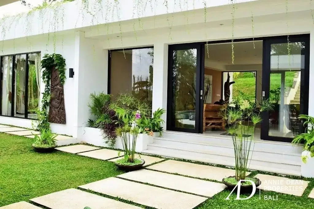 FREEHOLD MODERN HILLSIDE VILLA OVERLOOKING TO THE NATURE - Image 6 of 10