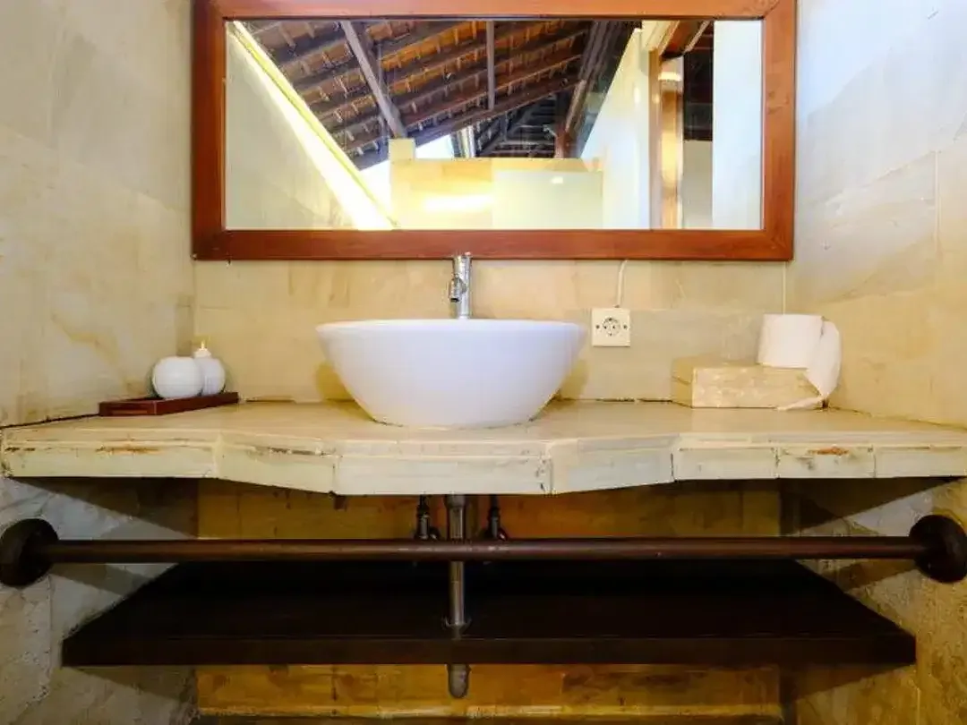 Luxurious Freehold Villa in Batubelig, Seminyak – 2 Minutes to Beach - Image 3 of 10