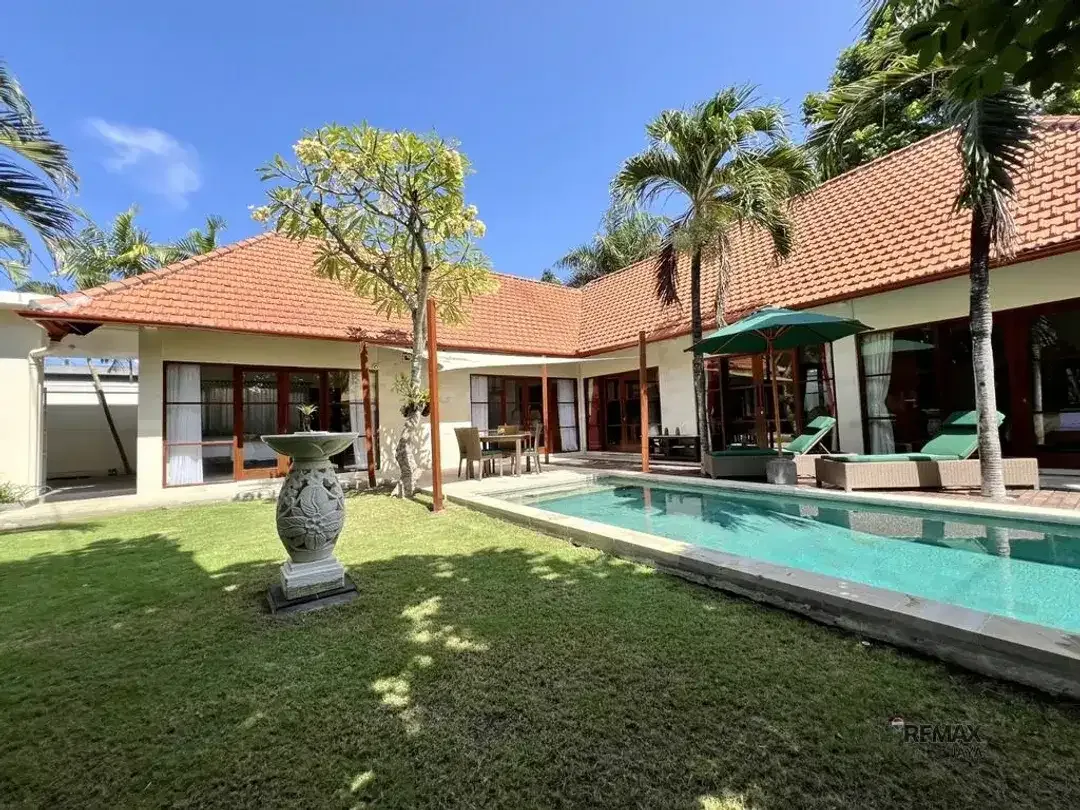 Villa Eksklusif 3 Kamar Tidur Disewakan di Sanur, Dekat Pantai - Image 1 of 5