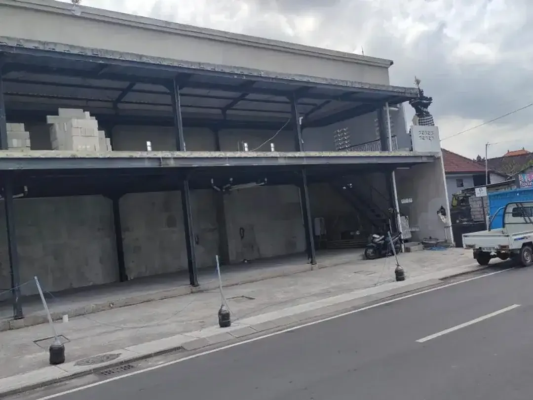 Bangunan Komersial 2 Lantai 336 M² Disewakan Global di Seseh - Image 1 of 3