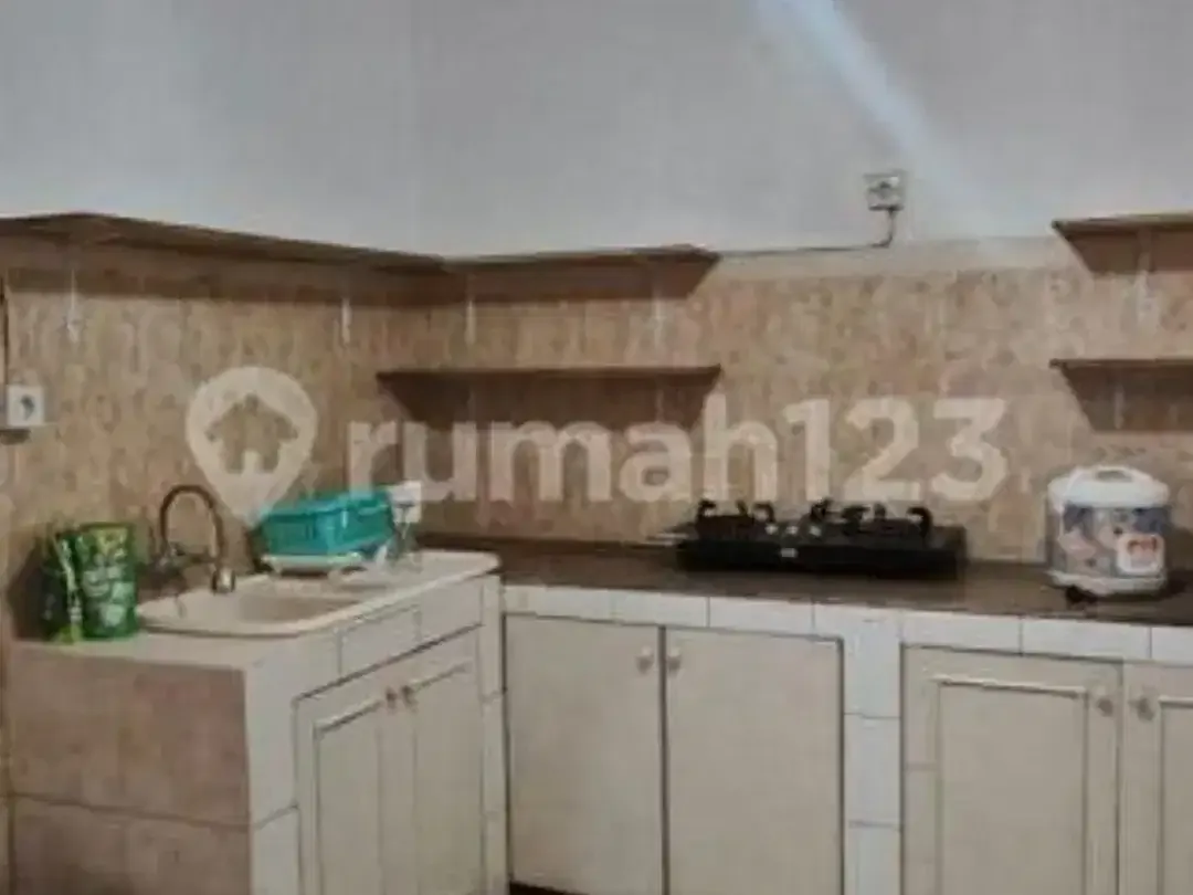 Rumah 2 Lantai 4Kt Dekat Pantai Berawa, Semi Furnished, Rp 140 Juta/Tahun - Image 5 of 5