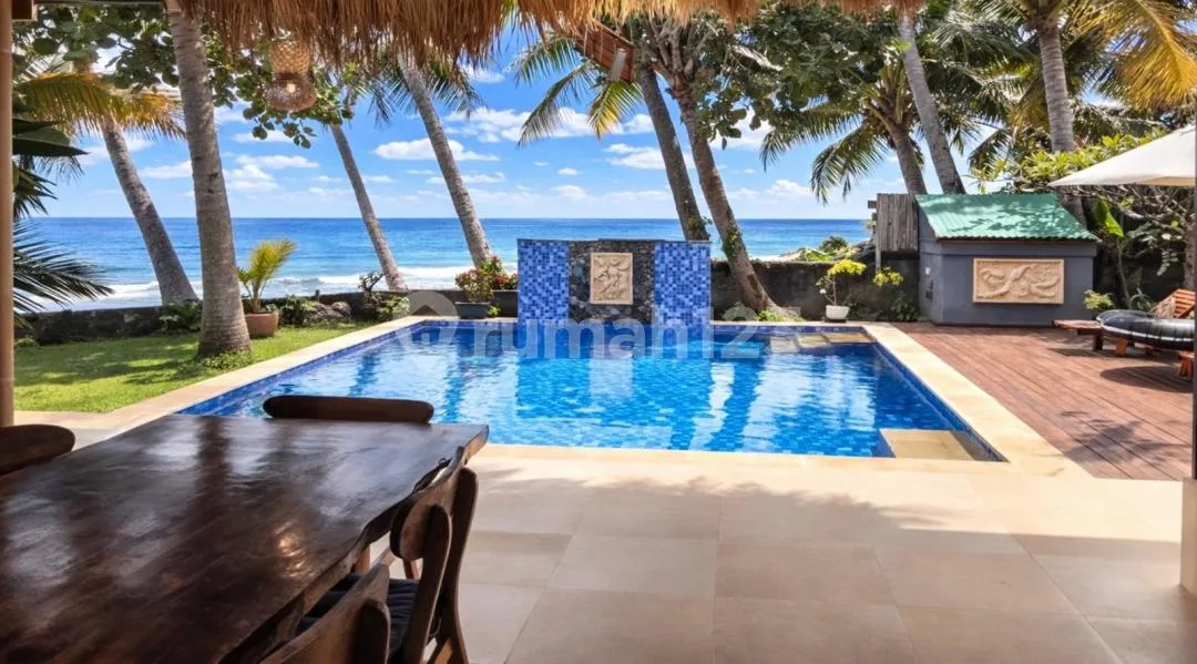 Absolute Oceanfront 2 Bedroom Villa Leasehold Until 2043 - Image 2 of 4