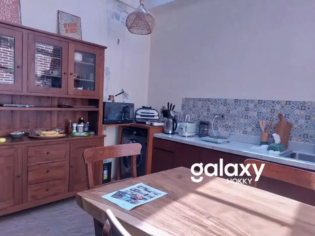 DISEWAKAN RUMAH CANTIK FULL FURNISHED 3BR DI DAMARA JIMBARAN BADUNG - Image 5 of 10