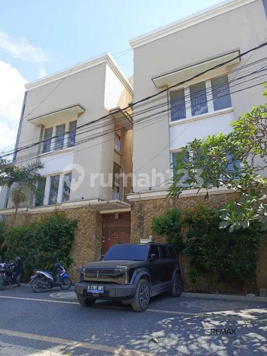 Guest House 4 Lantai Dijual di Kawasan Renon - Image 1 of 4