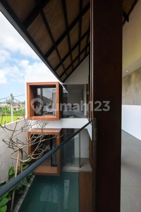 Villa 4 Kamar Tidur dengan Mezzanine - di Canggu Dekat Pantai - Image 2 of 4