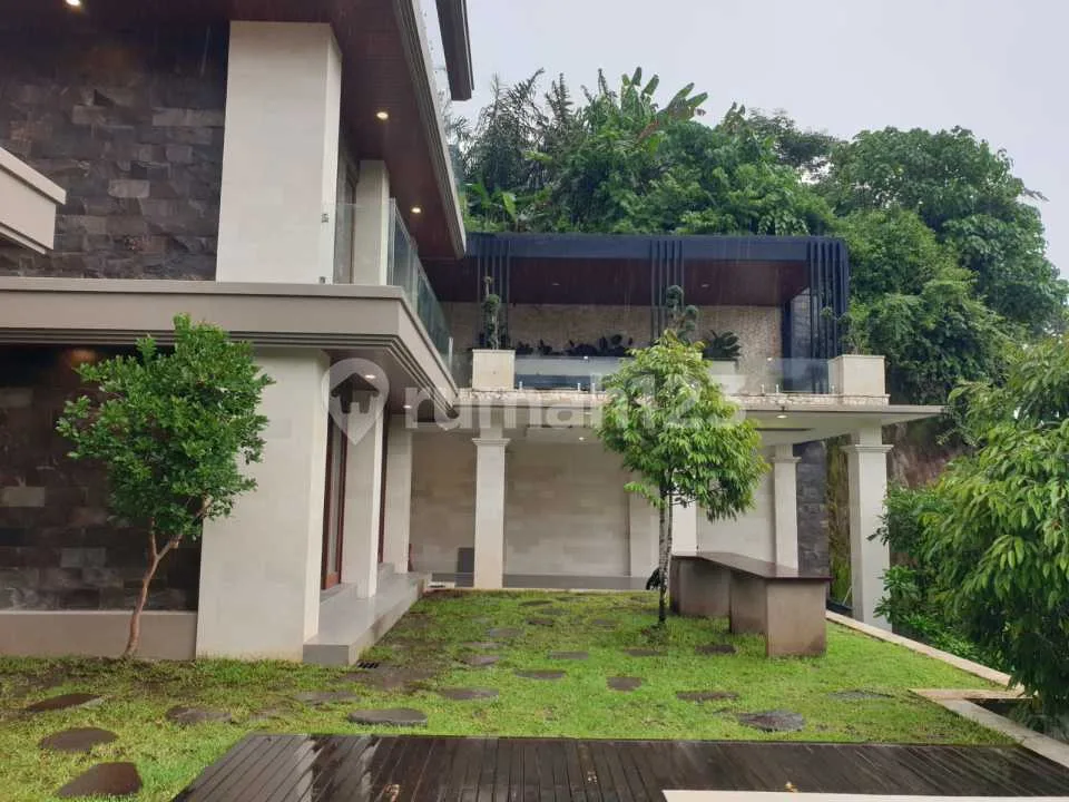 Villa dengan Taman Yg Luas di Sempidi Cocok Utk. Keluarga - Image 3 of 4