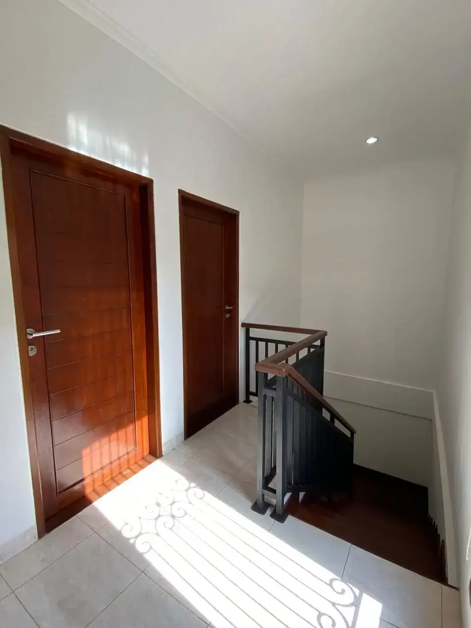 Dijual Murah Rumah Lantai 2 One Gate System Nusa Dua Fully Furnished - Image 4 of 10