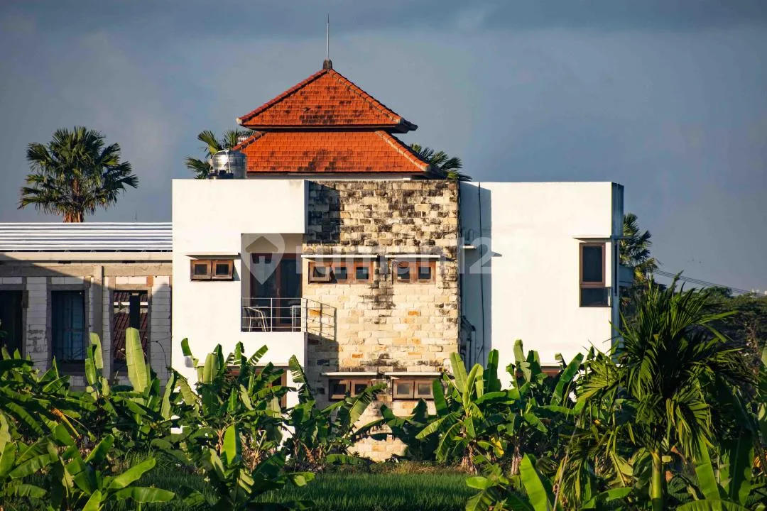 Rumah dengan View Sawah 15 Mnt Dari Pantai Pererenan - Image 1 of 4