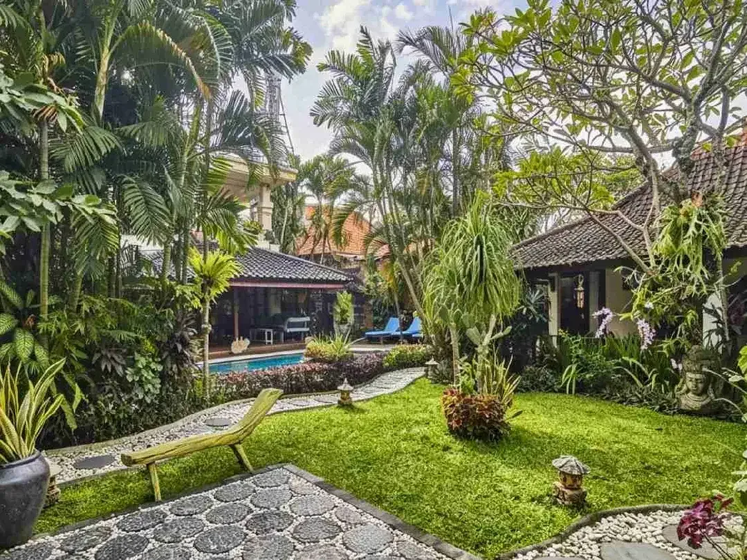 DIJUAL VILLA TRADISIONAL TROPIKAL, SEMINYAK, BALI - Image 4 of 10