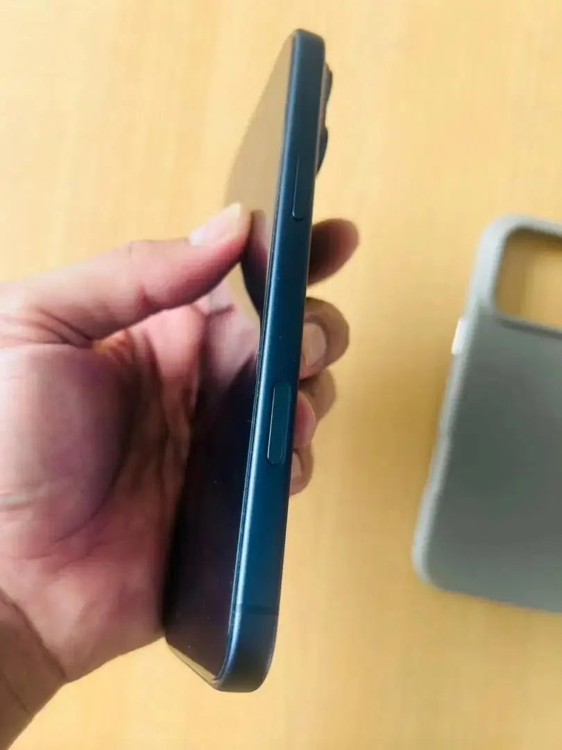 IPhone 17 Pro Max 256 GB Resmi (blm diaktifkan) - Image 5 of 8