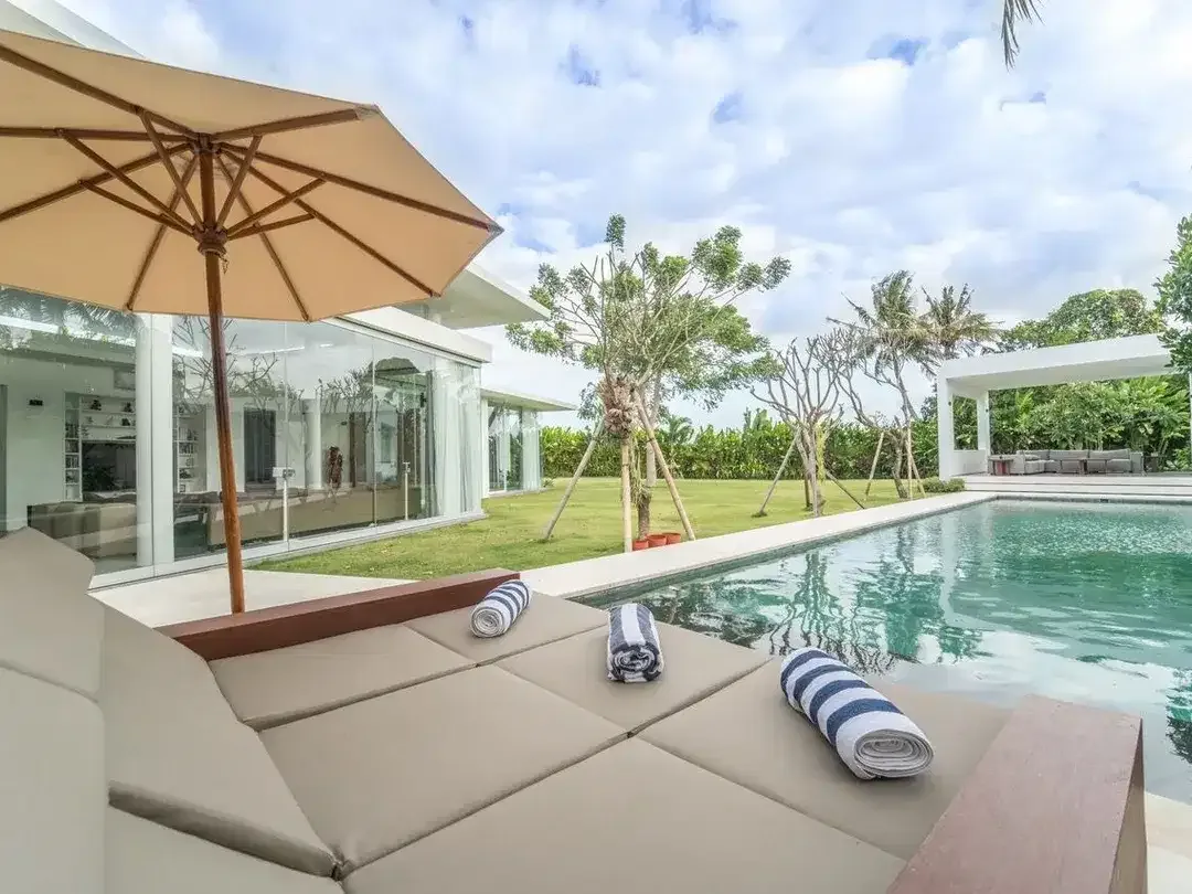 Freehold - Timeless Tropical Villa with Sophisticated Charm in Umalas - Image 7 of 10