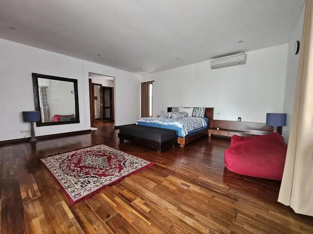 Astonishing Colonial Design Villa 5 Bedrooms near Tumbakbayuh For Sale Now - FREEHOLD - Image 5 of 10
