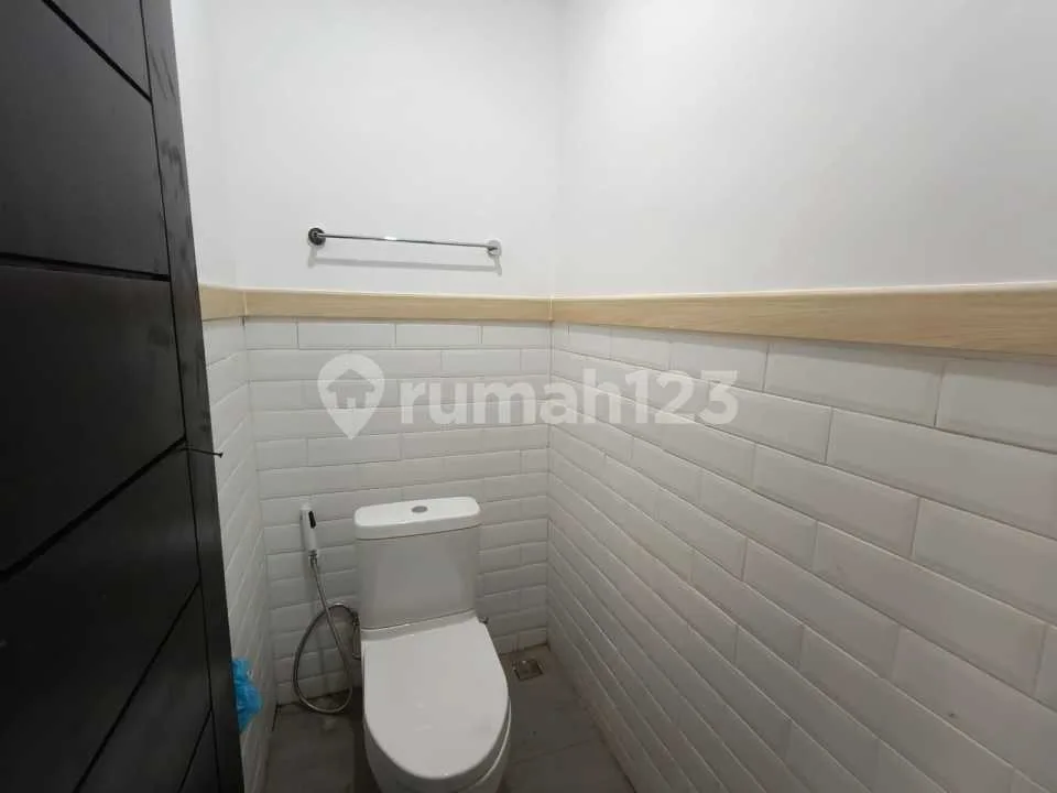 Villa Modern 2 Lantai Semi Furnished Dekat Pantai Sanur - Image 3 of 4