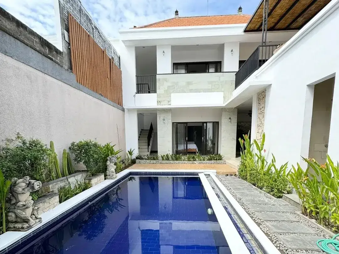 MINIMALIST VILLA IN PERERENAN AREA - Image 1 of 10