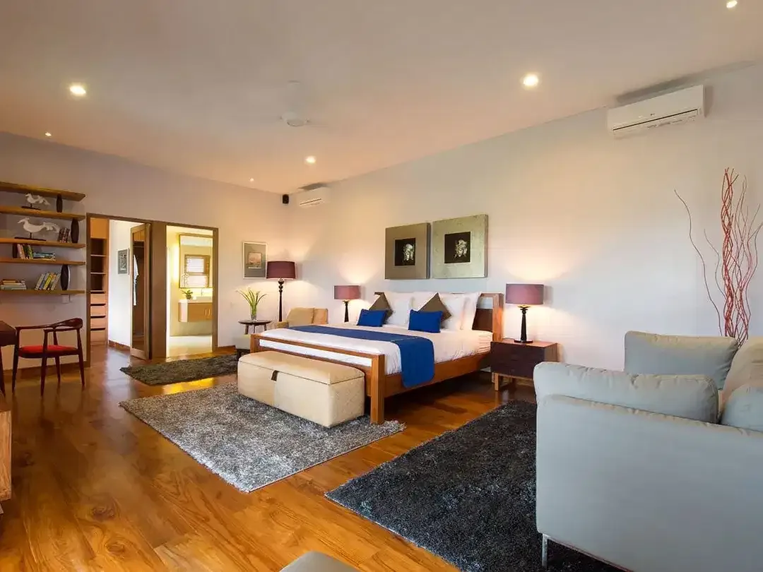 Freehold - Luxurious Balinese Retreat with Spacious Living, Lush Gardens, and Prime Seminyak Location - Image 7 of 10