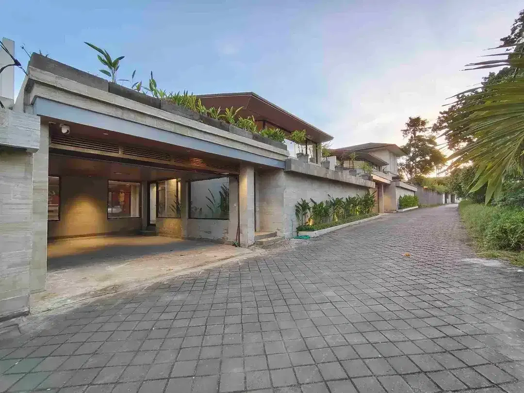 Luxury Ocean View Villa di Sanur - Image 1 of 10