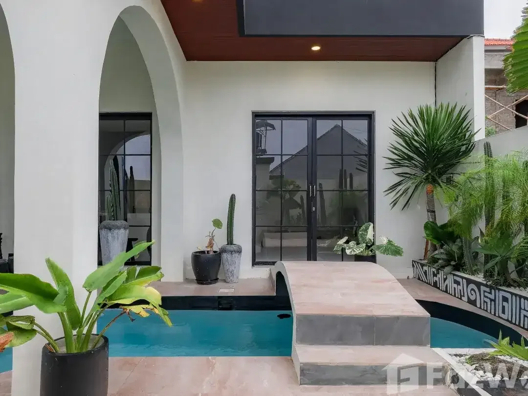 2 Bedroom Villa for sale in Kerobokan, Bali - Image 1 of 10