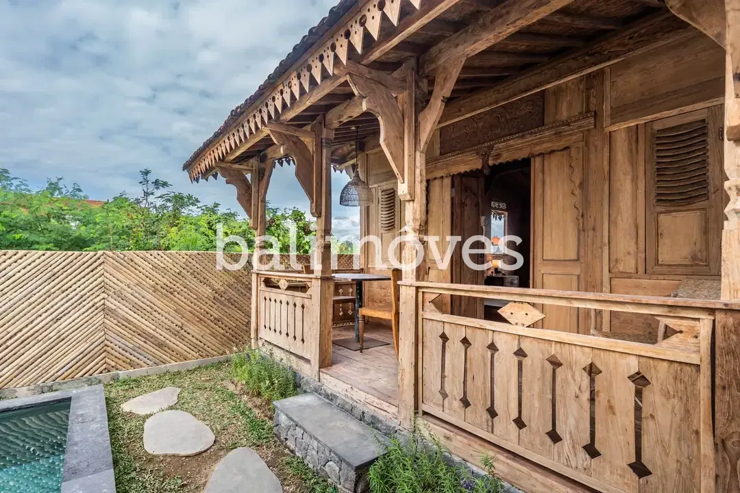 Vila Satu Kamar Tidur Bergaya Joglo dengan Pemandangan Sawah di Renon - Image 2 of 10
