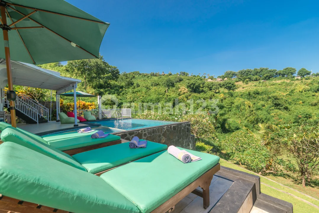 H07 Dijual Villa Tepi Bukit 3 Kamar Pemandangan Laut Furnished - Image 4 of 4