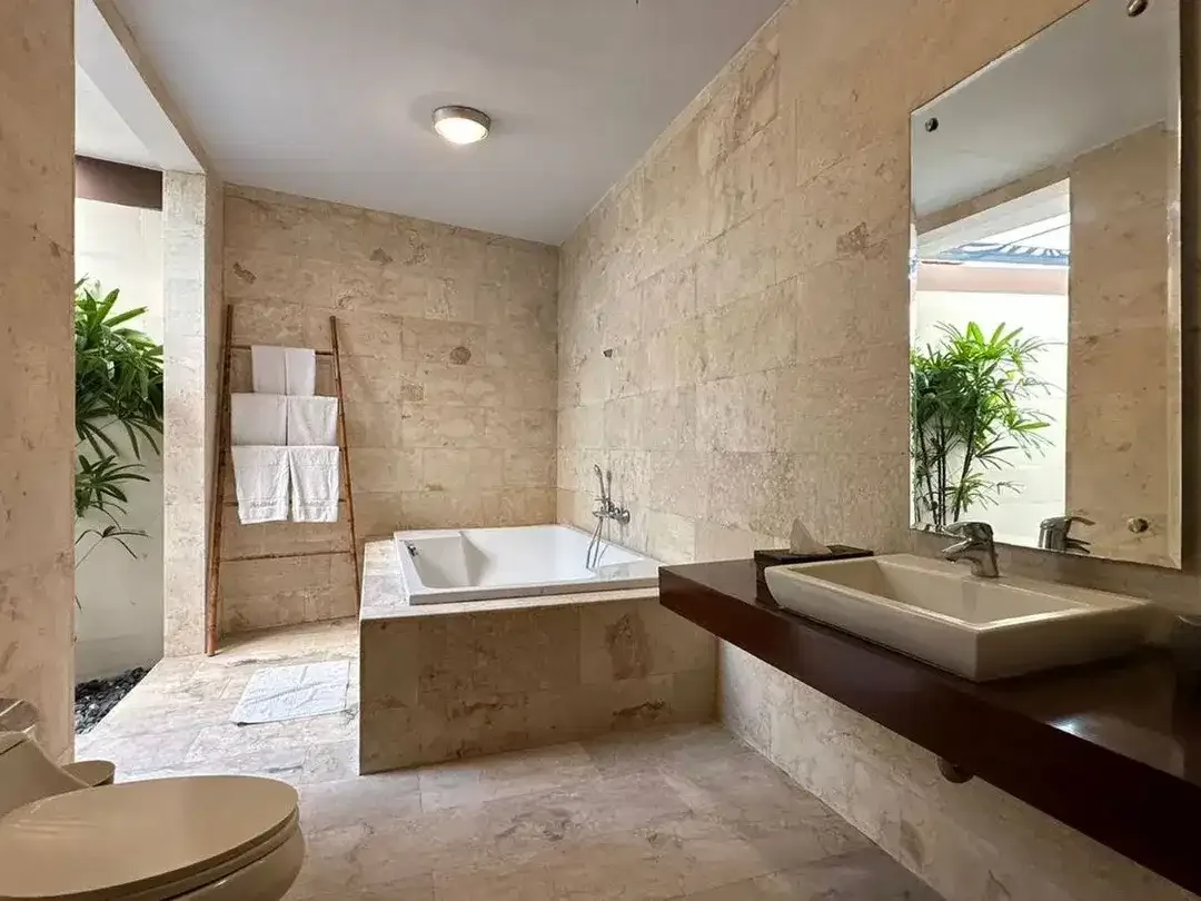 Villa 3 Kamar Tidur Fully Furnished Dijual, di Seminyak - Image 5 of 6