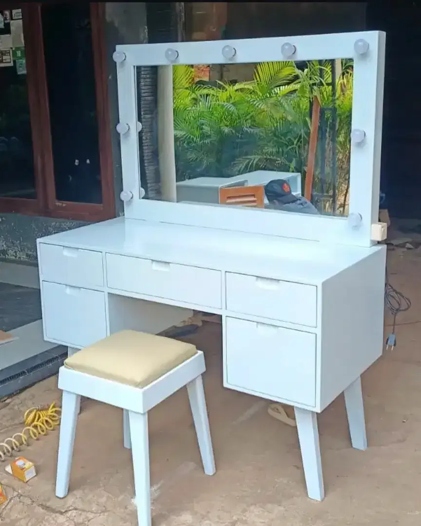 Meja rias bahan kayu - Image 3 of 3