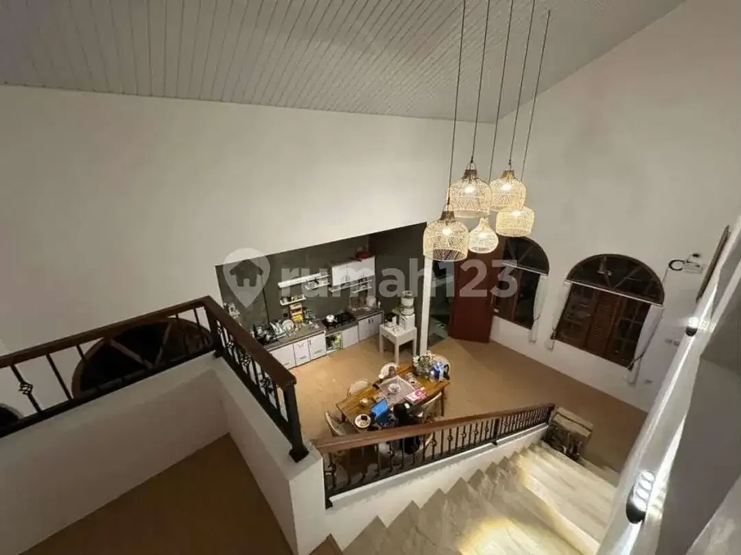 Rumah Baru Tiga Lantai di Kawasan Premium Denpasar Barat - Image 6 of 10