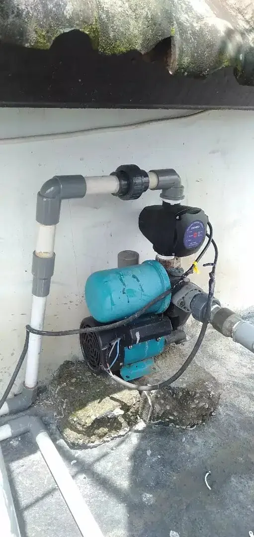 Tukang pompa air, kloset duduk, water heater, wastafel,kran patah,dll - Image 1 of 3